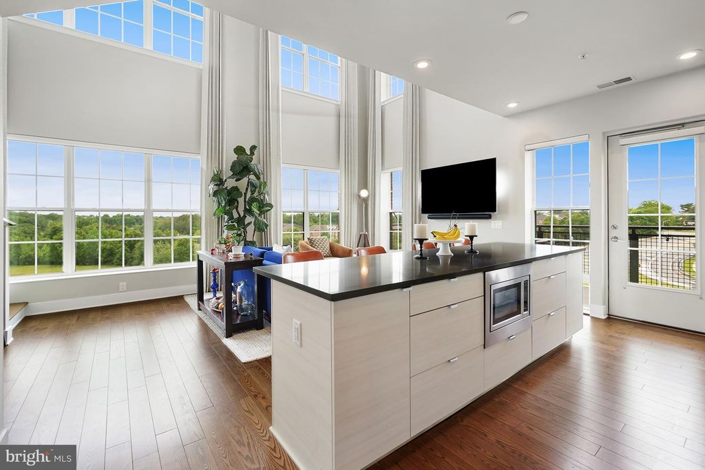 Image 17 of property listing at 502 DIAMONDBACK DR #404, Gaithersburg, MD 20878