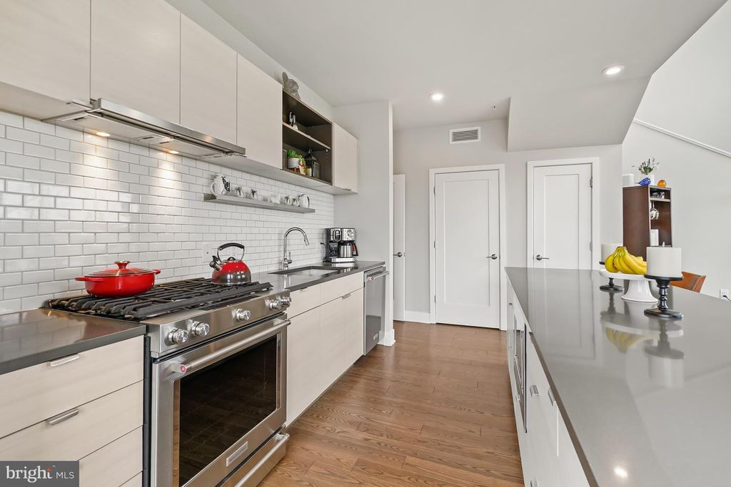 Image 19 of property listing at 502 DIAMONDBACK DR #404, Gaithersburg, MD 20878