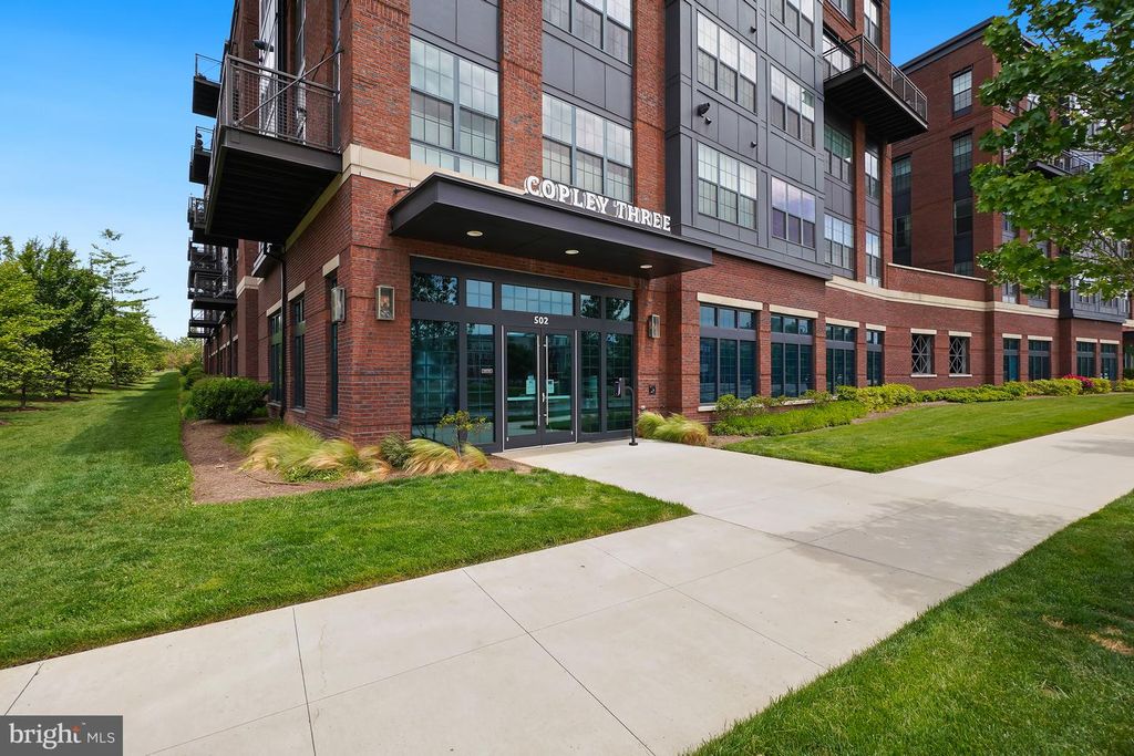 Image 2 of property listing at 502 DIAMONDBACK DR #404, Gaithersburg, MD 20878
