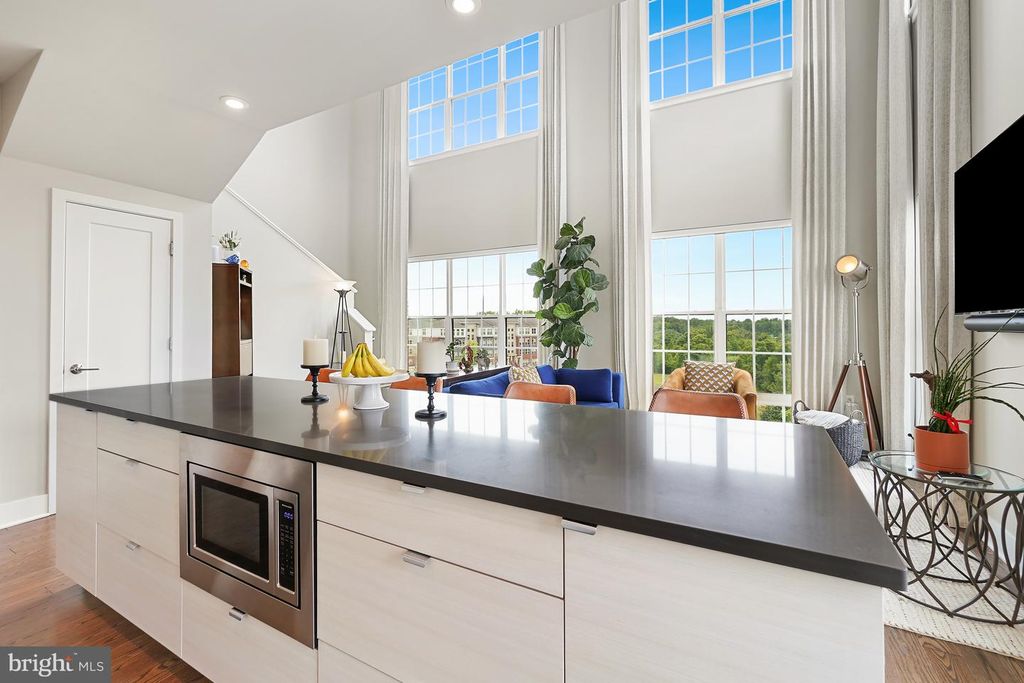 Image 21 of property listing at 502 DIAMONDBACK DR #404, Gaithersburg, MD 20878