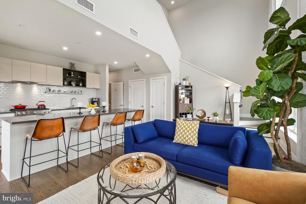 Image 24 of property listing at 502 DIAMONDBACK DR #404, Gaithersburg, MD 20878