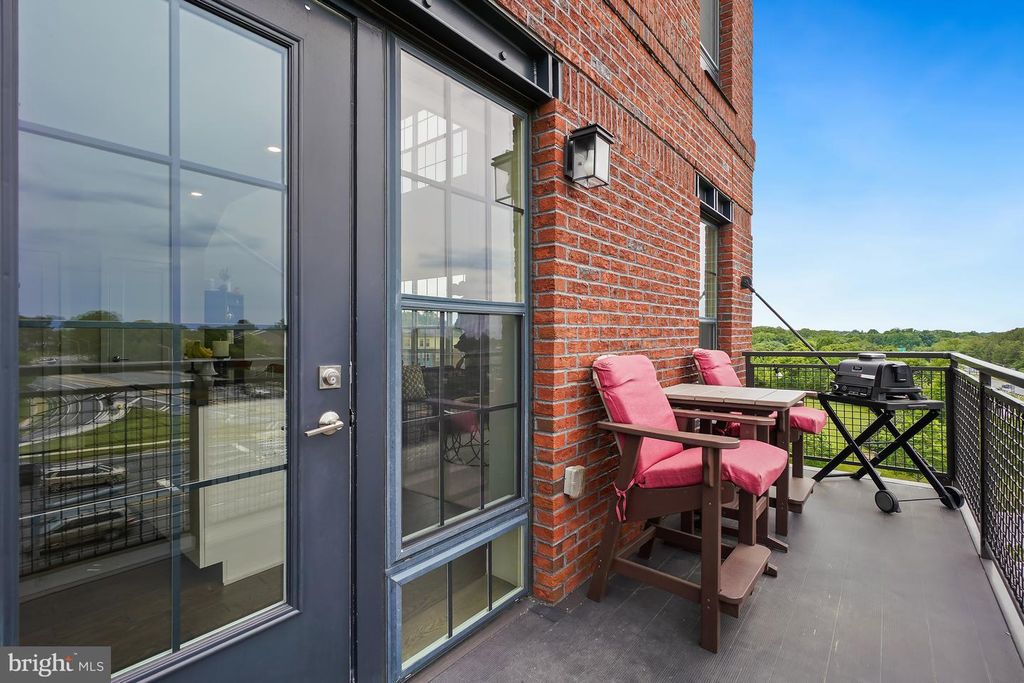 Image 29 of property listing at 502 DIAMONDBACK DR #404, Gaithersburg, MD 20878