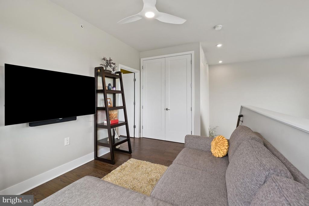 Image 34 of property listing at 502 DIAMONDBACK DR #404, Gaithersburg, MD 20878