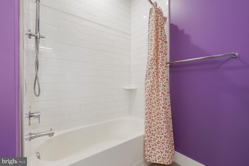 Image 38 of property listing at 502 DIAMONDBACK DR #404, Gaithersburg, MD 20878