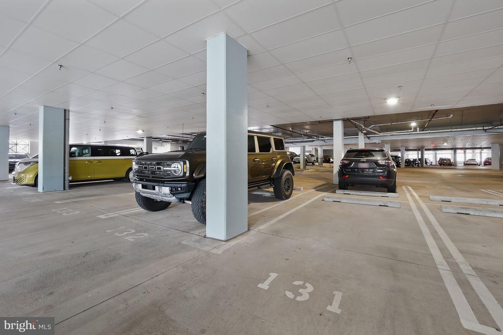 Image 42 of property listing at 502 DIAMONDBACK DR #404, Gaithersburg, MD 20878
