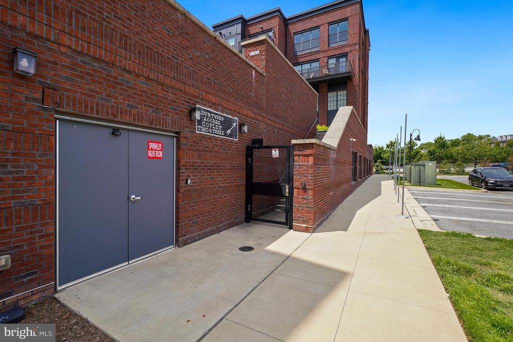 Image 43 of property listing at 502 DIAMONDBACK DR #404, Gaithersburg, MD 20878