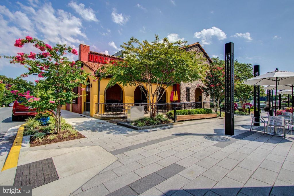 Image 61 of property listing at 502 DIAMONDBACK DR #404, Gaithersburg, MD 20878