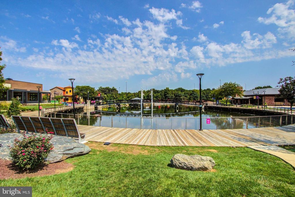 Image 65 of property listing at 502 DIAMONDBACK DR #404, Gaithersburg, MD 20878