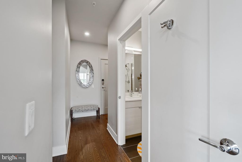 Image 8 of property listing at 502 DIAMONDBACK DR #404, Gaithersburg, MD 20878