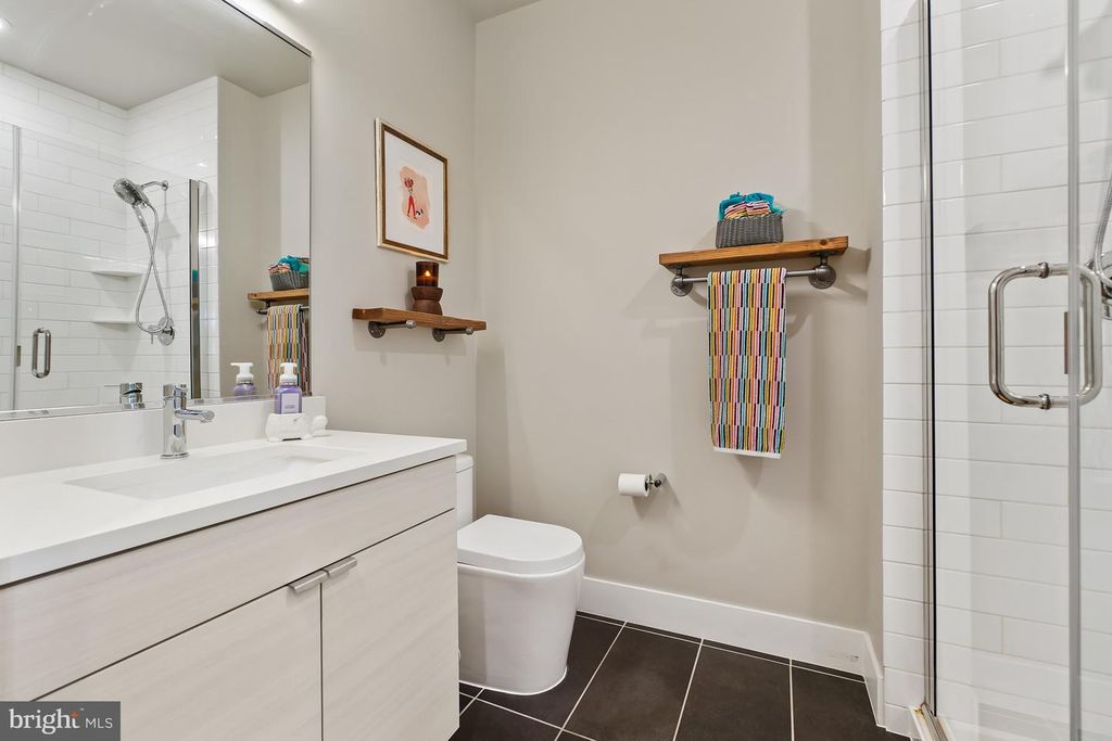 Image 9 of property listing at 502 DIAMONDBACK DR #404, Gaithersburg, MD 20878