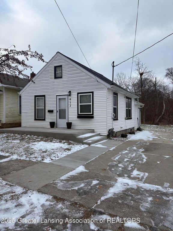 812 Cypress Street, Lansing, MI 48906