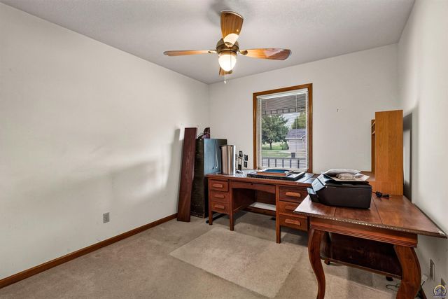 3945 SW 40th St, Topeka, KS 66610