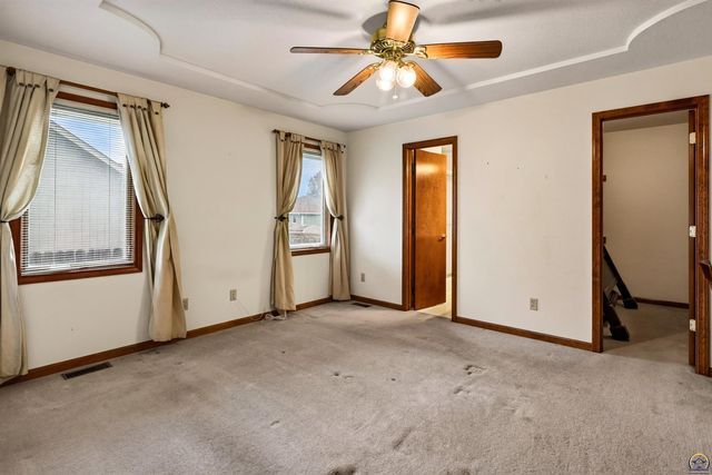 3945 SW 40th St, Topeka, KS 66610