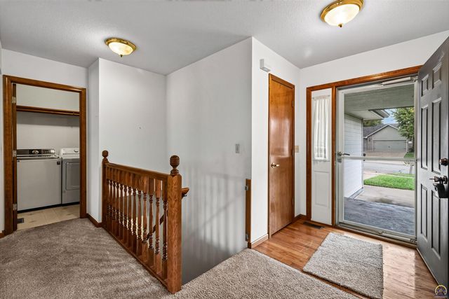 3945 SW 40th St, Topeka, KS 66610