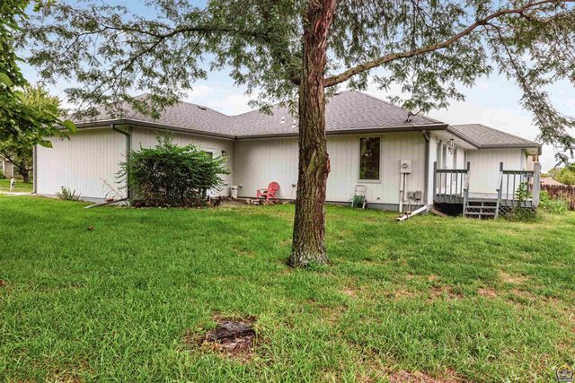 3945 SW 40th St, Topeka, KS 66610