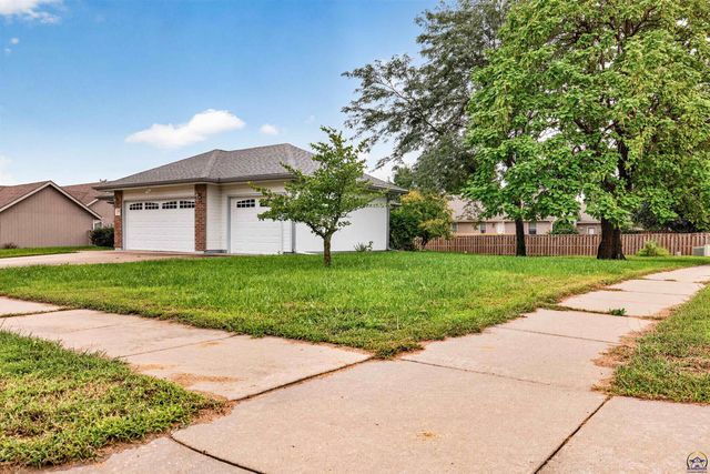 3945 SW 40th St, Topeka, KS 66610