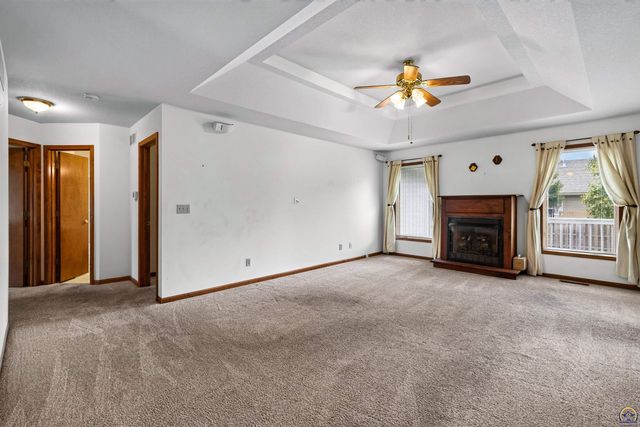 3945 SW 40th St, Topeka, KS 66610