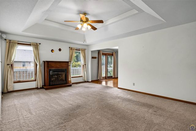 3945 SW 40th St, Topeka, KS 66610