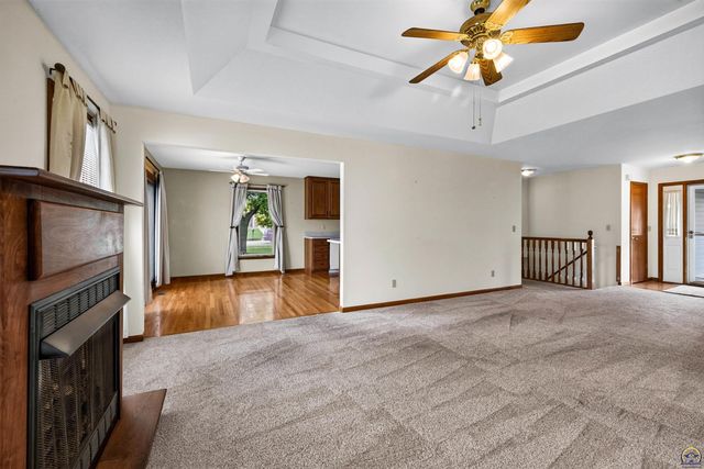 3945 SW 40th St, Topeka, KS 66610