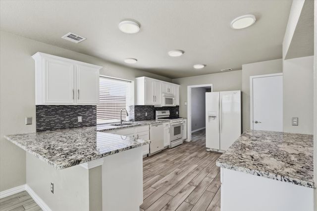 9737 Maryville Lane, Fort Worth, TX 76108
