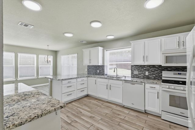 9737 Maryville Lane, Fort Worth, TX 76108