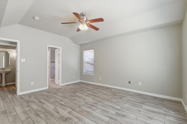 9737 Maryville Lane, Fort Worth, TX 76108