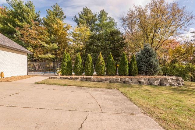 3421 COUNTRY CLUB DR, Jefferson City, MO 65109