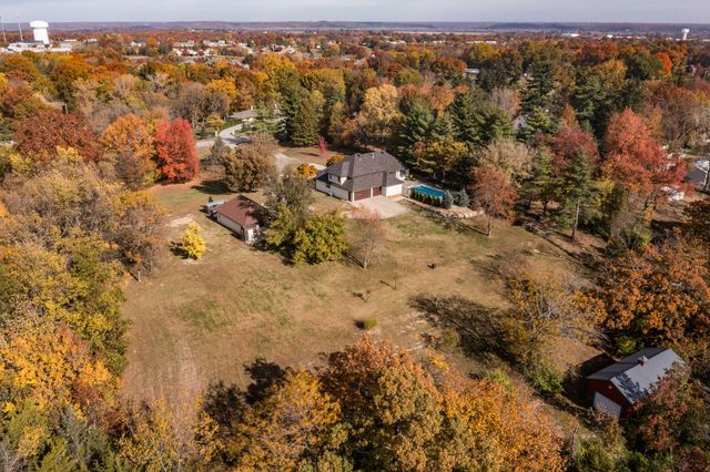 3421 COUNTRY CLUB DR, Jefferson City, MO 65109