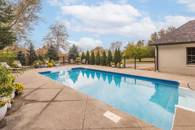 3421 COUNTRY CLUB DR, Jefferson City, MO 65109