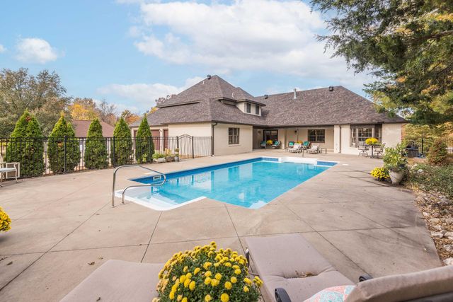 3421 COUNTRY CLUB DR, Jefferson City, MO 65109