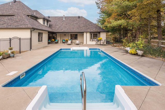 3421 COUNTRY CLUB DR, Jefferson City, MO 65109