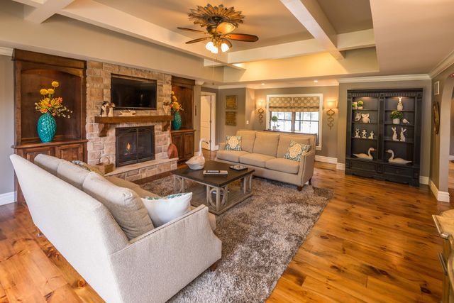 3421 COUNTRY CLUB DR, Jefferson City, MO 65109