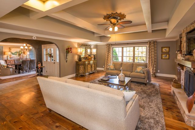 3421 COUNTRY CLUB DR, Jefferson City, MO 65109