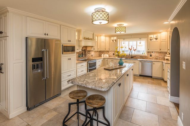 3421 COUNTRY CLUB DR, Jefferson City, MO 65109