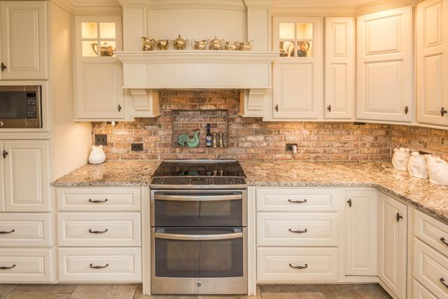 3421 COUNTRY CLUB DR, Jefferson City, MO 65109