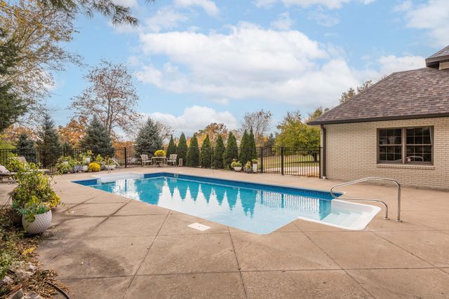 3421 COUNTRY CLUB DR, Jefferson City, MO 65109
