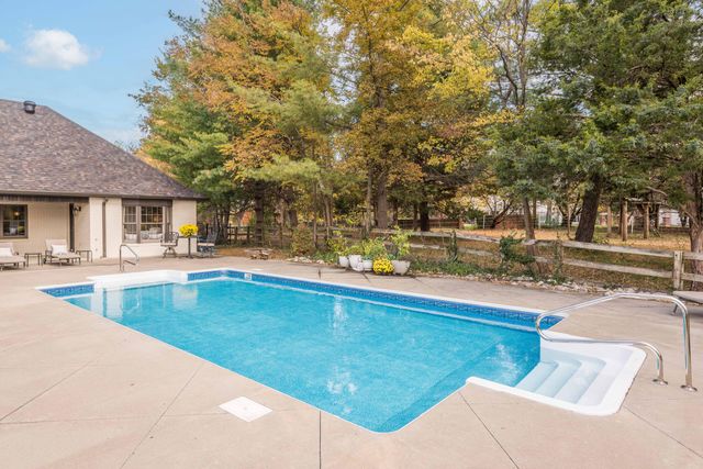 3421 COUNTRY CLUB DR, Jefferson City, MO 65109