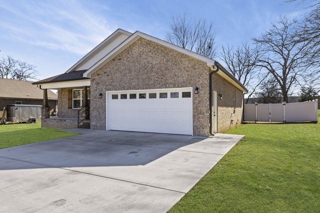 33 Rogers Dr, Manchester, TN 37355