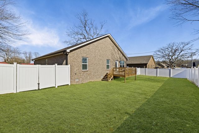 33 Rogers Dr, Manchester, TN 37355
