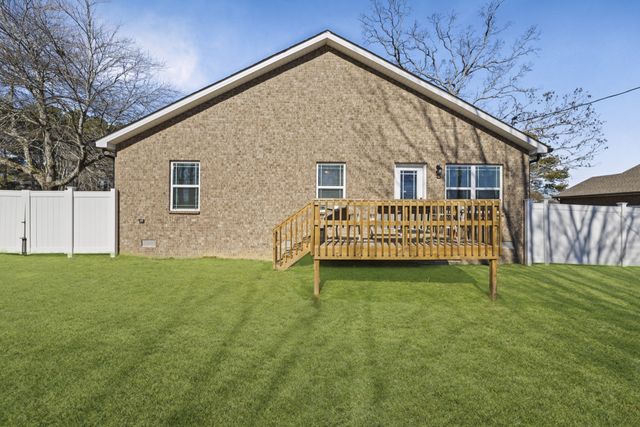 33 Rogers Dr, Manchester, TN 37355