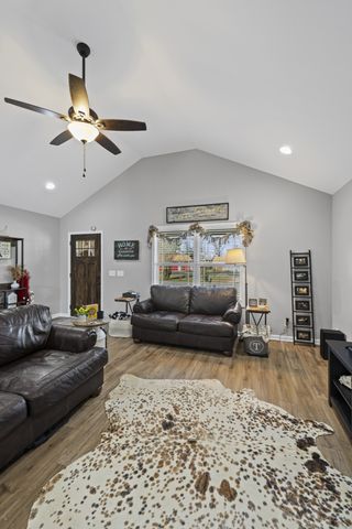 33 Rogers Dr, Manchester, TN 37355