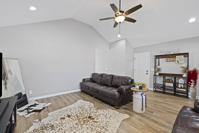 33 Rogers Dr, Manchester, TN 37355