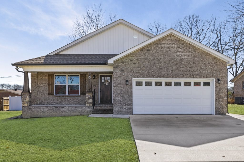 33 Rogers Dr, Manchester, TN 37355
