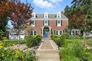 2101 Far Hills Avenue, Oakwood, OH 45419