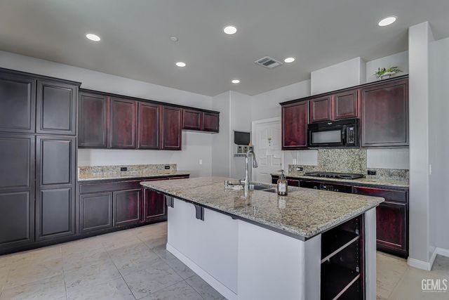 8303 McGraw Hill Drive, Bakersfield, CA 93311