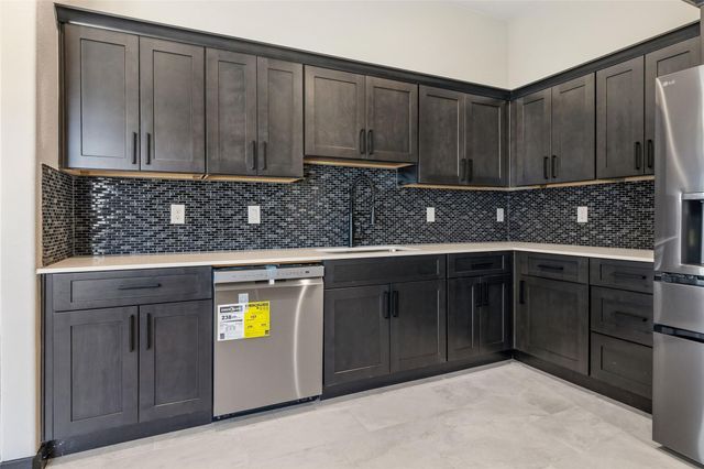 208 Silverleaf Road, Sweeny, TX 77480