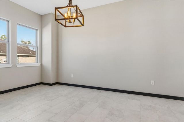 208 Silverleaf Road, Sweeny, TX 77480