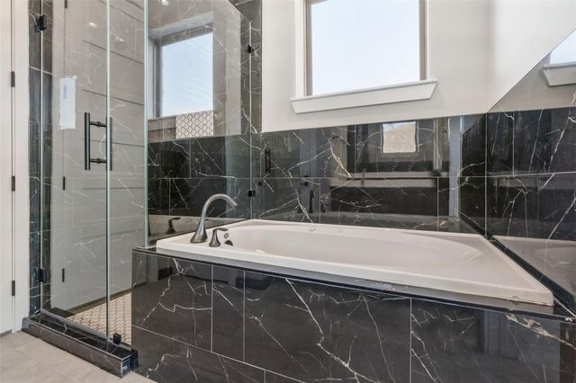 208 Silverleaf Road, Sweeny, TX 77480