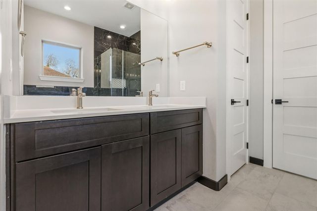 208 Silverleaf Road, Sweeny, TX 77480