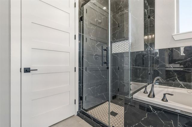 208 Silverleaf Road, Sweeny, TX 77480